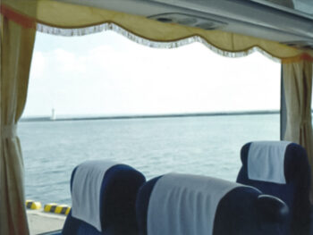 【広々としたワイド車窓】ふたばタクシー、貸切バス 大分、観光バス 別府、中型バス 27名、サロンバス、社員旅行、冠婚葬祭 送迎、ふたばタクシー、カラオケ付きバス、大型トランク