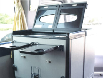 【冷蔵庫（クーラーボックス）や湯沸かしポット】ふたばタクシー、貸切バス 大分、観光バス 別府、中型バス 27名